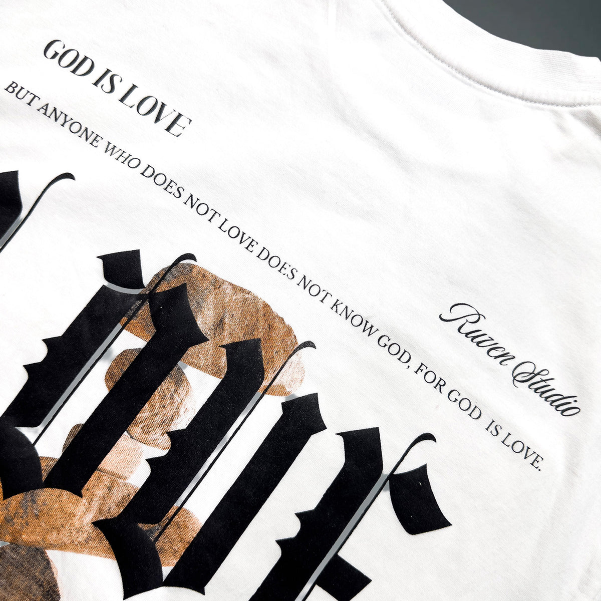 God is Love - Oversized Tshirt
