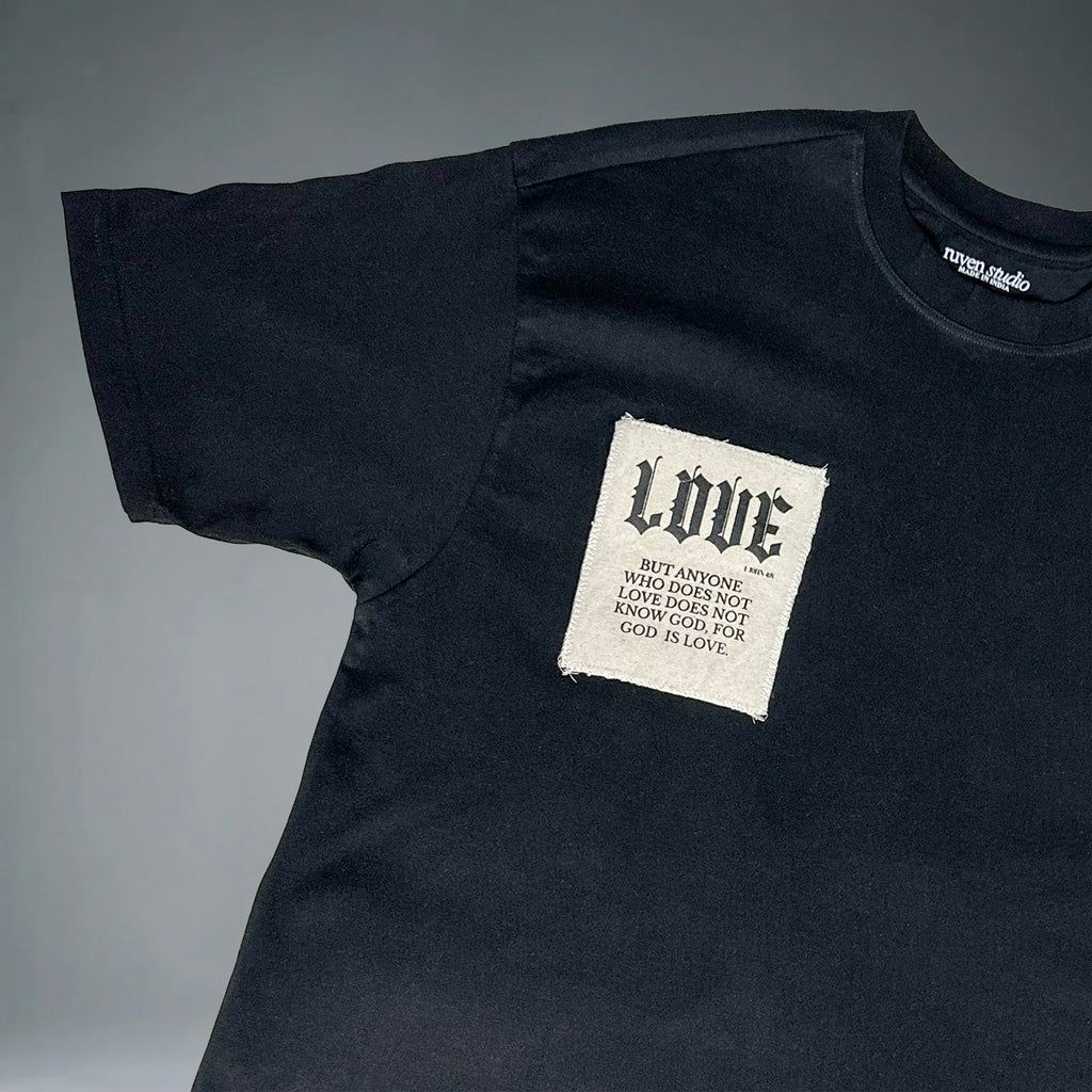 God is Love - Oversized Tshirt
