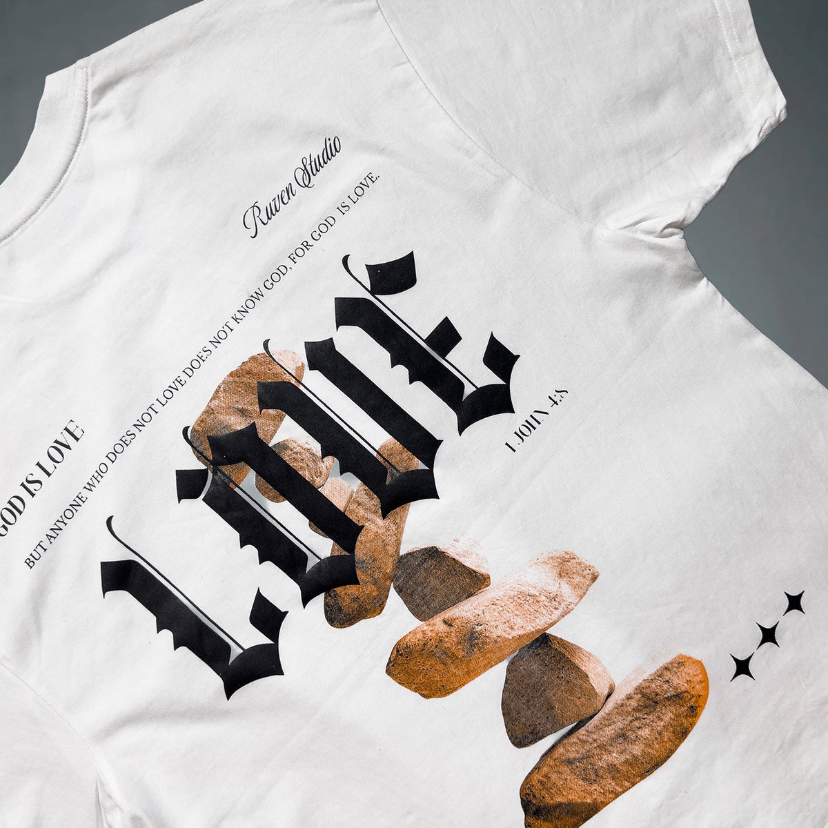God is Love - Oversized Tshirt